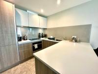 Stunning 2 bedroom Apartment inc Free Parking - 1 Minute walk to Poole Quay - Great Location - Free Parking - Fast WiFi - Smart TV - Newly decorated - sleeps up to 4 - Close to Poole & Bournemouth & Sandbanks - Chambres d'hôtes Poole