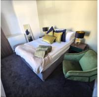 West Midlands Home - 3BR w/FREE Parking and WIFI - Chambres d'hôtes Dudley