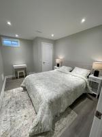 The Scarlet Retreat - Spacious 2-Bedroom Private Suite - Ferienwohnung Bradford