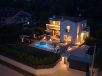 Modern 300m2 Villa - King Beds & Leisure Zone - B&B Kringa