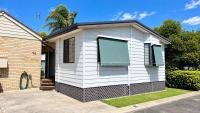 Budgie Smuggler - Cabin 96 Geographe Bay Holiday Park - B&B Broadwater