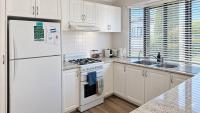 Budgie Smuggler - Cabin 96 Geographe Bay Holiday Park - Bed and Breakfast Broadwater