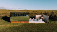 Nest Retreat Iceland - Mirror Houses by the Rangá river - B&B Hella