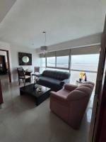 Departamento vista al rio con piscina, jacuzzi y gym - Chambres d'hôtes Guayaquil