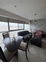 Departamento vista al rio con piscina, jacuzzi y gym - Chambres d'hôtes Guayaquil