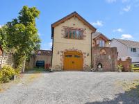 Stunning country brick, beach house with hot tub - B&B Benllech