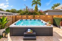 4BR Hollywood Villa 3 min to Beach, Heated 12-Person Jacuzzi, Game Room and BBQ - B&B Hollywood