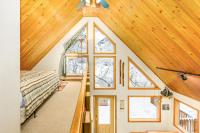 Two-Bedroom Plus Loft Chalet w Mountain Views - Bed and Breakfast Girdwood