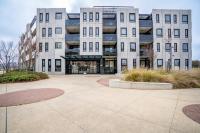 Kingston Foreshore Apt with Water Views - Hosted by Canstay - Chambres d'hôtes Kingston