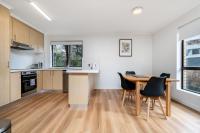 Apt in Kingston - 10min to Lake Burley Griffin - Hosted by Canstay - Chambres d'hôtes Kingston