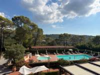 Borgo Pomaia Resort Tuscany - Apartament, Pools, Restaurant & Tuscan View - B&B Pomaia