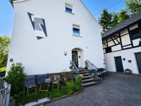 Ferienwohnung Elya, privater Garten, ruhige Lage, Outlet - B&B Bad Münstereifel