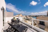 BnBNova - 2BR Penthouse St Julian's - Sea Views & Terrace - B&B San Julian's