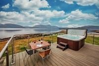 Loch Linnhe Waterfront Lodges with Hot Tubs - B&B Glencoe