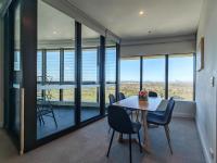Sky-High Sydney Views | 3 Bed APT Olympic Park - Bed and Breakfast Sydney