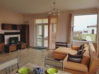 Apartment with Garden View