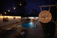 The Ranch at CityCentre - Luxury Private Pool 3 BR Home, Energy Corridor - Chambres d'hôtes Houston
