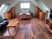 Just a Garage Studio - B&B Wicken
