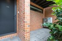 Contemporary Tri-Level APT in a Prime Central Spot - Hosted by Canstay - Ferienwohnung Canberra