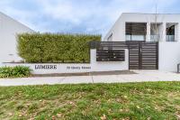 2-Storey Lumiere Townhouse with Private Courtyard - Hosted by Canstay - B&B Canberra