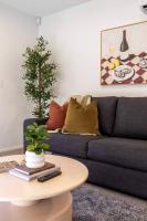 Effortless City-Fringe Stay with Gated EV Carpark - Bed and Breakfast Christchurch