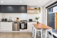Dreamcatcher Cottage - 2BR Mystic Moonrise - B&B Lower Hutt