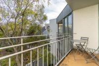Howitt Place Apt minutes to Parliamentary Triangle - B&B Kingston