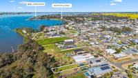 The Perfect Waterside Escape - B&B Yarrawonga