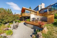 Award-Winning Anchorage Kitchen w Cook Inlet Views - B&B Anchorage