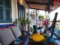 Here Library - The entire riverside wooden home with the library - Bed and Breakfast Thốt Nốt