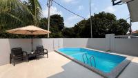 De Daun Homestay Bangi - with Private Pool - B&B Bandar Baru Bangi