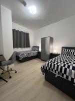 Apartment 2 by SJP - Central Kettering - Twin Bedroom - Free Parking - B&B Kettering