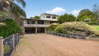 Treetop Retreat House - Spacious Family Getaway - B&B Metung