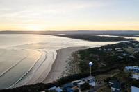 Wave Front - B&B Coles Bay