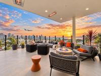King Bed + Fire Pit | Top Floor w/ Epic Views - B&B San Diego