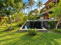 Pondok Is Oke bambo infinity pool - B&B Lijen
