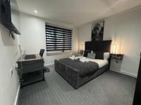 Luxury 2-Bed Ensuite with Free Parking & 15 Mins to Heathrow - Ferienwohnung Uxbridge