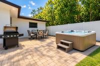 Hot Tub - Pet Friendly - Mins to Beach - Sleeps 11 - Family - B&B Clearwater