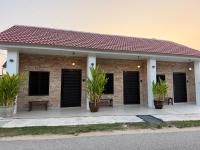 Kak Pah Roomstay Paka - Bed and Breakfast Paka
