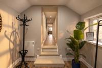 Portrush 3BR Skylight Suite | Walk to Beach & Food - Chambres d'hôtes Portrush
