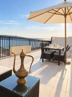 Seafront Penthouse with Large Terrace and Panoramic Views-Mellieha Bay Ghadira - B&B Mellieha