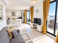 Seafront Penthouse with Large Terrace and Panoramic Views-Mellieha Bay Ghadira - B&B Mellieħa