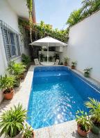 Casa com Piscina Privativa e 3 Quartos 1 Suíte- Pet Friendly e Garagem no Centro - B&B Delfinópolis