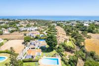 Villa Bella Vista - moradia elegante com piscina aquecível e jacuzzi na Galé, Albufeira - Ferienwohnung Albufeira