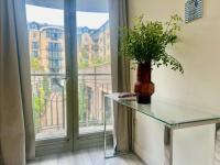 Cosy 1-Bedroom, 1-Bathroom Apartment at Kensington Gardens Square - B&B Londra