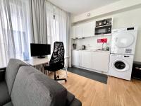 Stylish Studio with Private Balcony near Grand Place Sleeps 4 Brussels - B&B Bruxelles