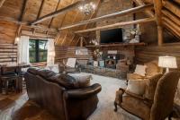 Log cabin-King-Soaring Ceiling-Full kitchen-The Cuddly Cow - B&B Alma