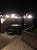 Woodlands Retreat with Hot tub - Chambres d'hôtes Firsby