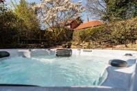 Historical Sherwood Forest Cottages - Sleeps 16 - Chambres d'hôtes Mansfield