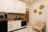 Almond Jacuzzi Suites - Private Indoor Jacuzzi - Self Check-In - Free & Easy Street Parking - B&B Thessaloniki